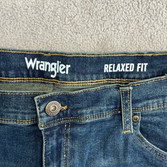 NEW Wrangler Men's 38 x 34 Relaxed Fit Jeans Straight Leg Denim Blue Cotton - Picture 6 of 8